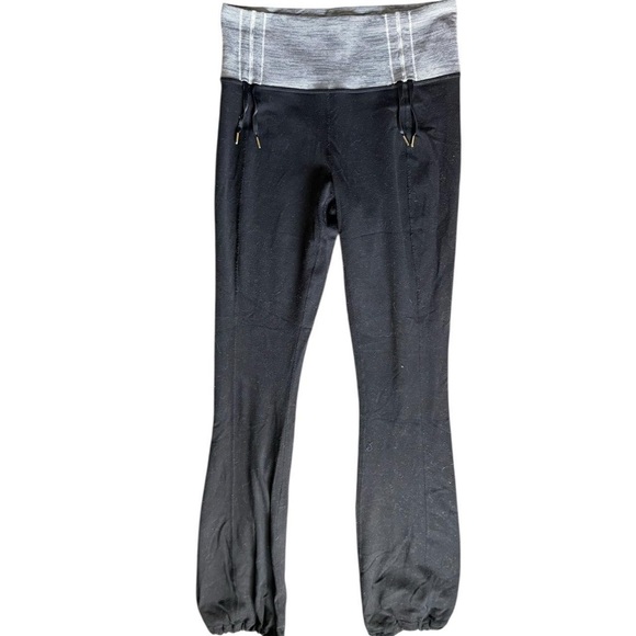 lululemon athletica Pants - Black and grey Lululemon joggers #lululemon #joggers
Inseam 32'
Waist 12'
Small